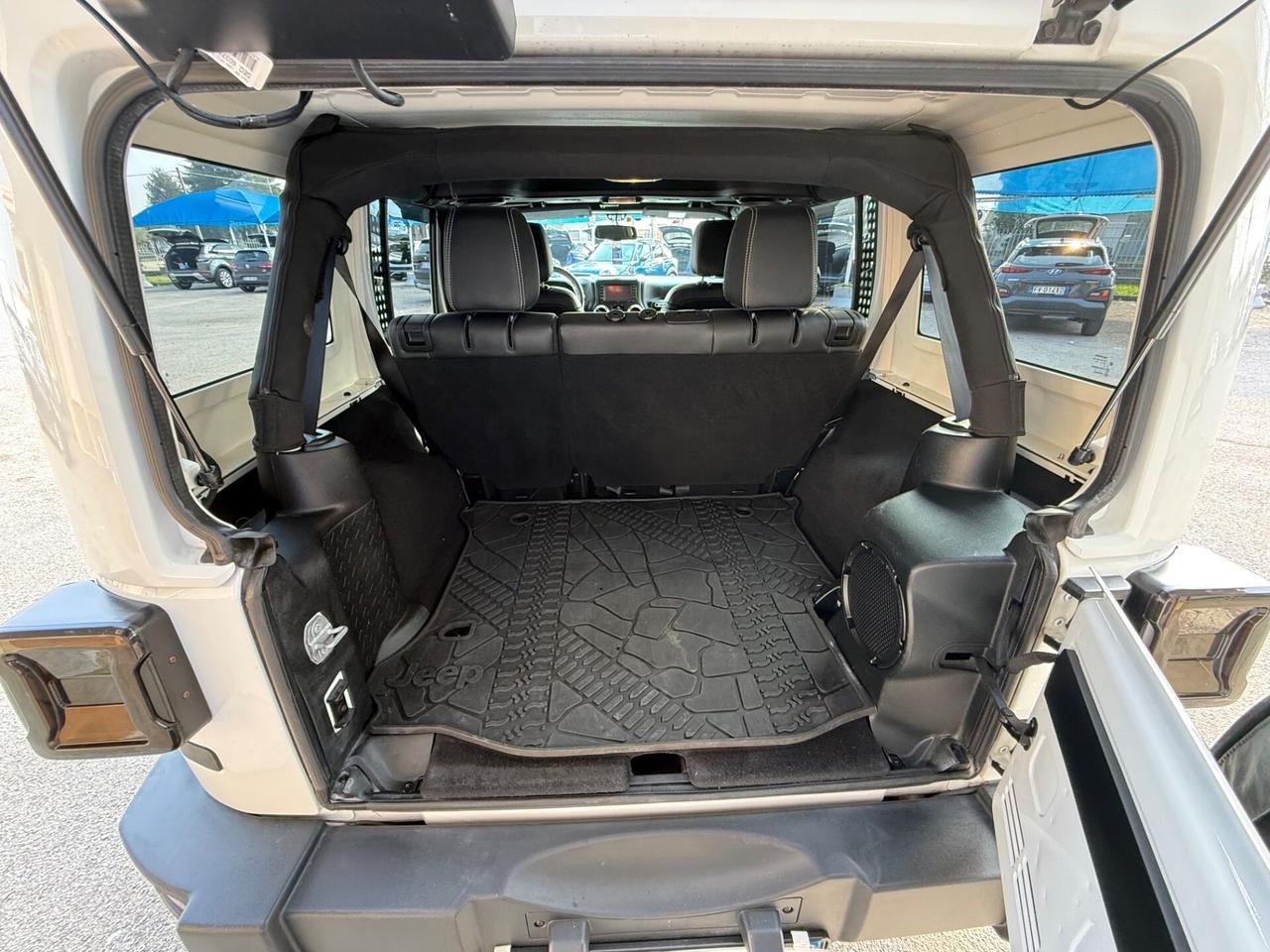 Jeep Wrangler Unlimited 2.8 CRD DPF Sahara Auto