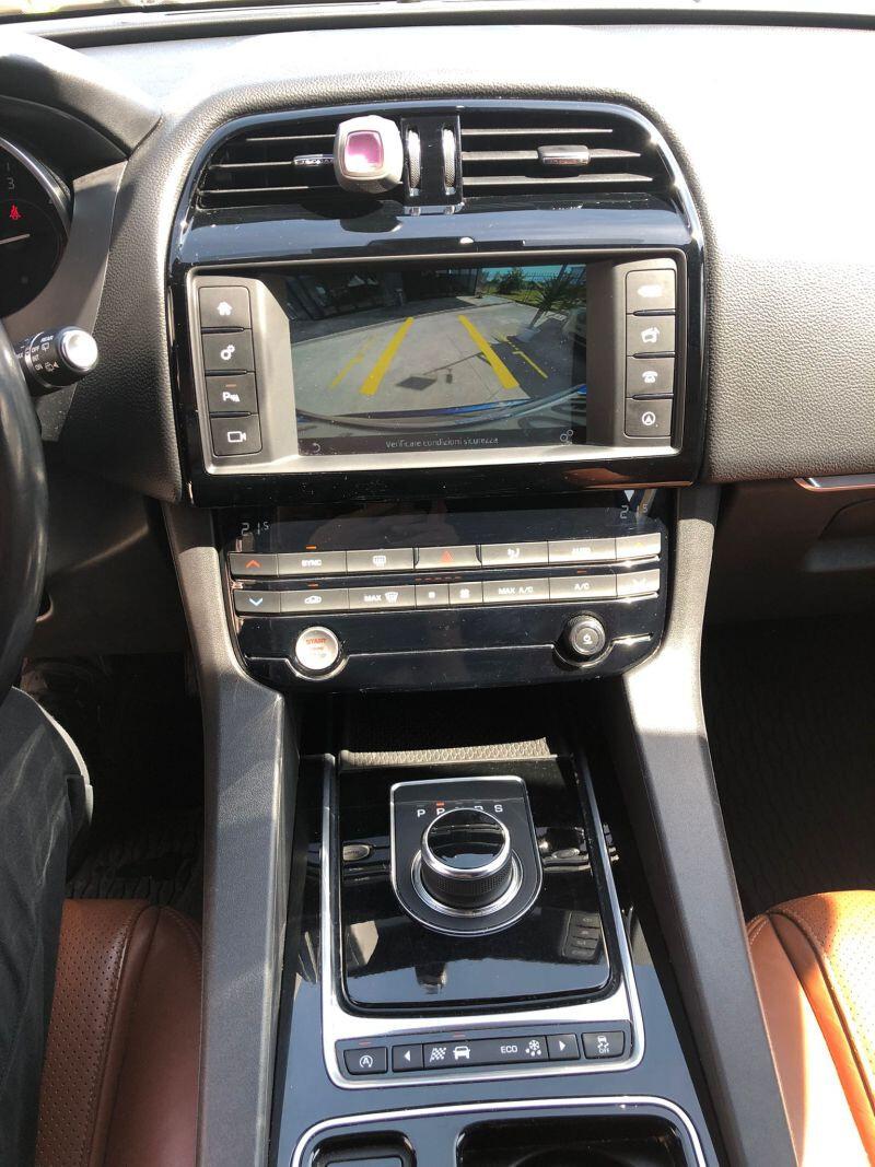 Jaguar F-Pace 2.0D 180CV AWD Aut. Portfolio 2017