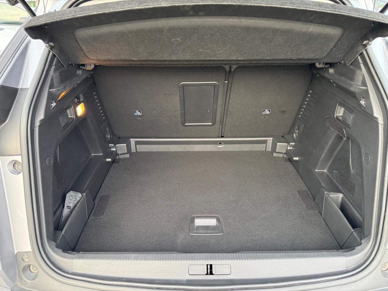 Peugeot 3008 BlueHDi 130 S&S EAT8 Allure