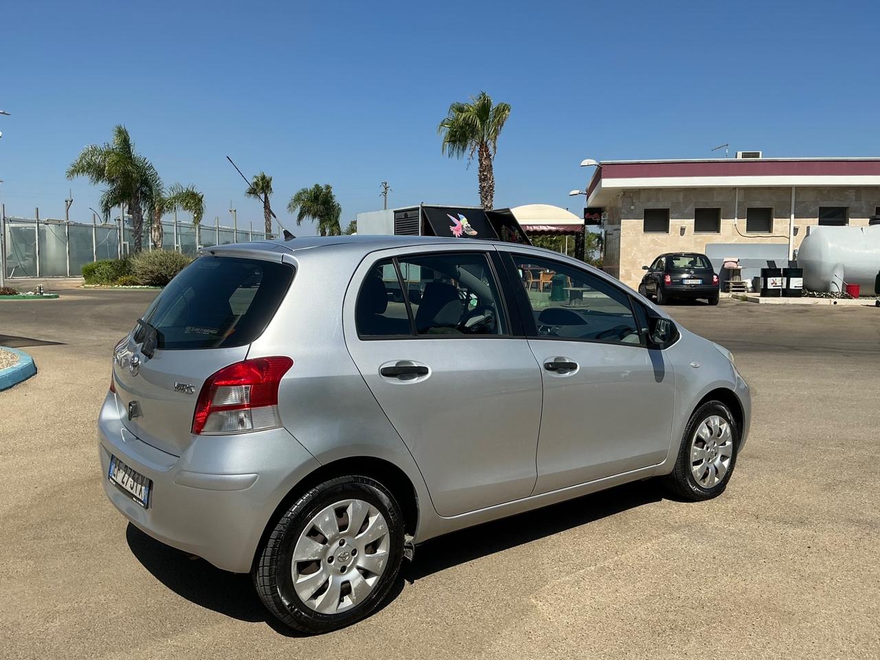 TOYOTA YARIS 1.0 BENZINA 2011