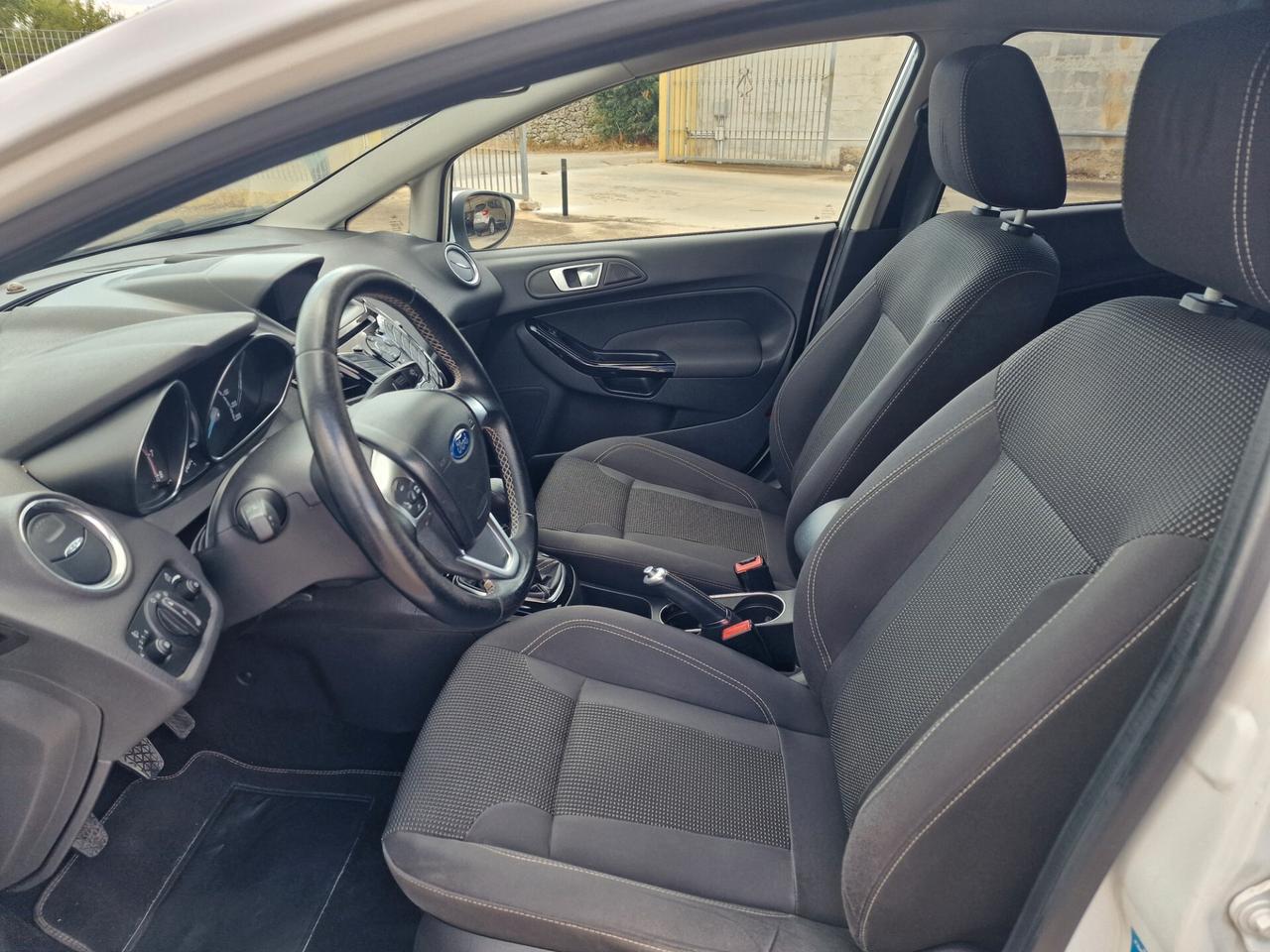 Ford Fiesta 1.2 60CV 5 porte Black & White Edition