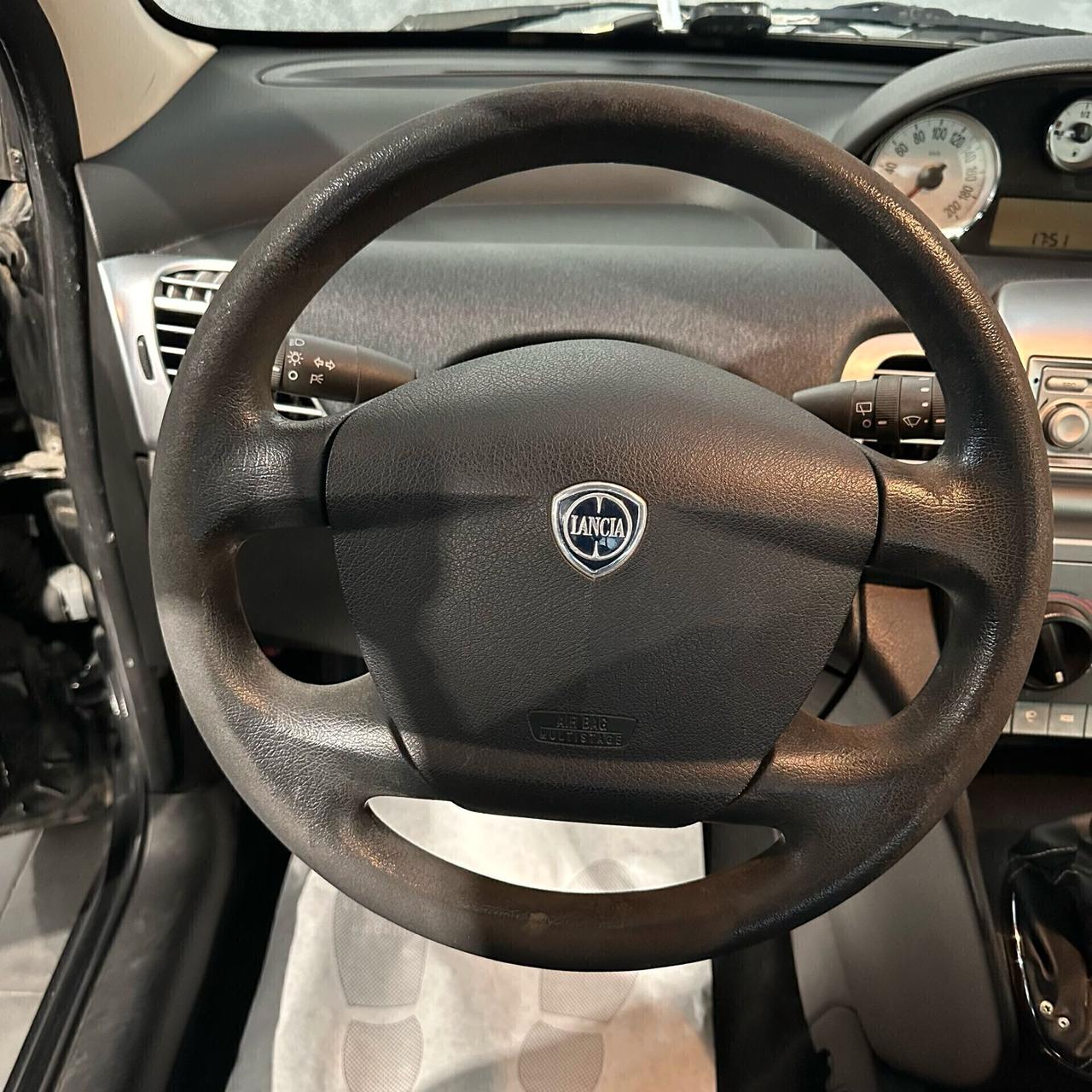 Lancia Ypsilon 1.2 69 CV New Oro