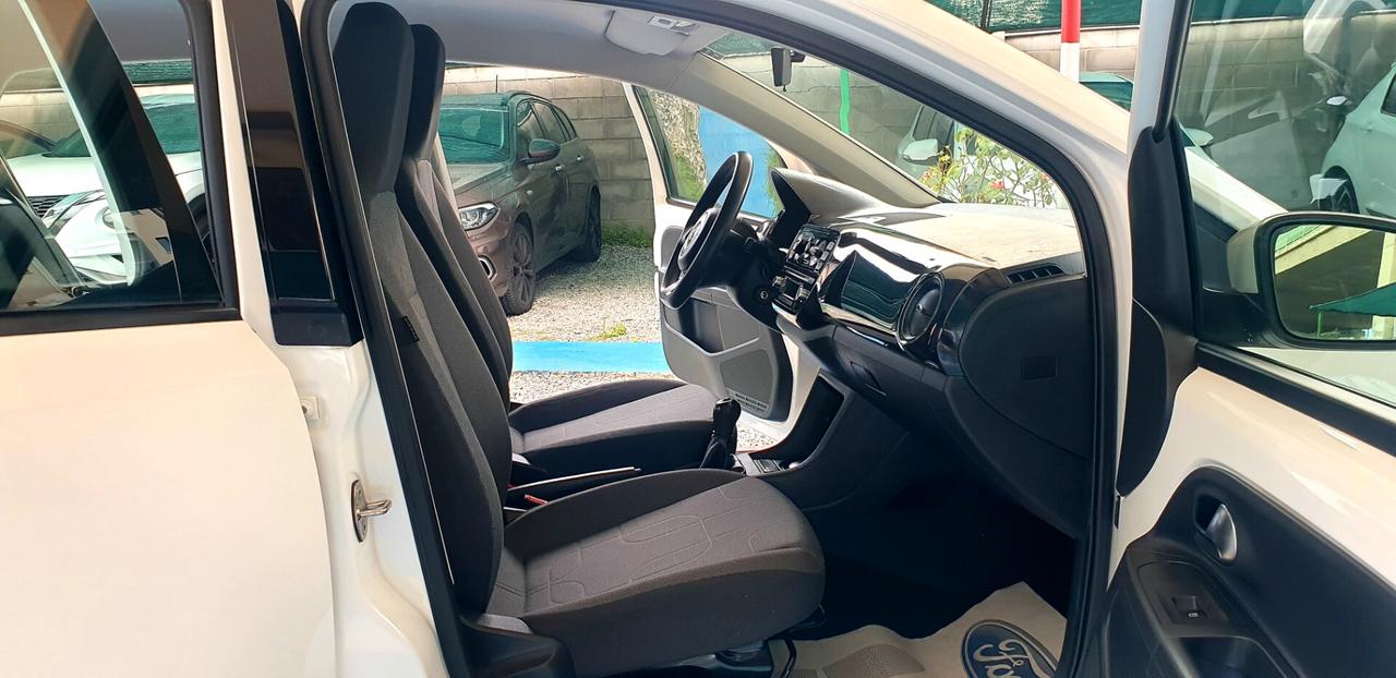 VOLKSWSWAGEN UP 1,0 BENZINA KM 60 MILA NEOPATENTATI