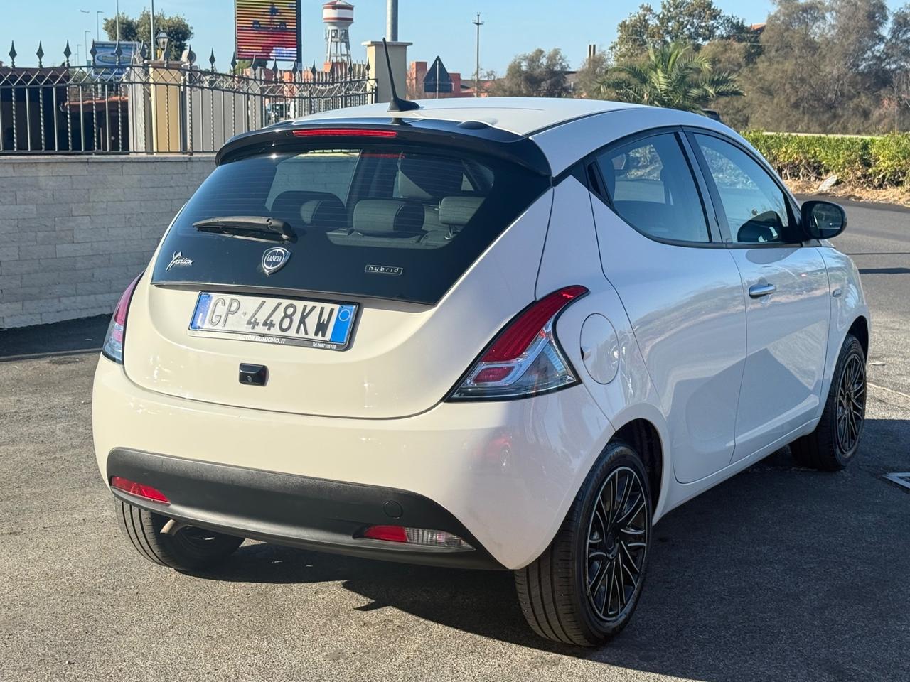 Lancia Ypsilon 1.0 FireFly Hybrid Gold Plus Bianca