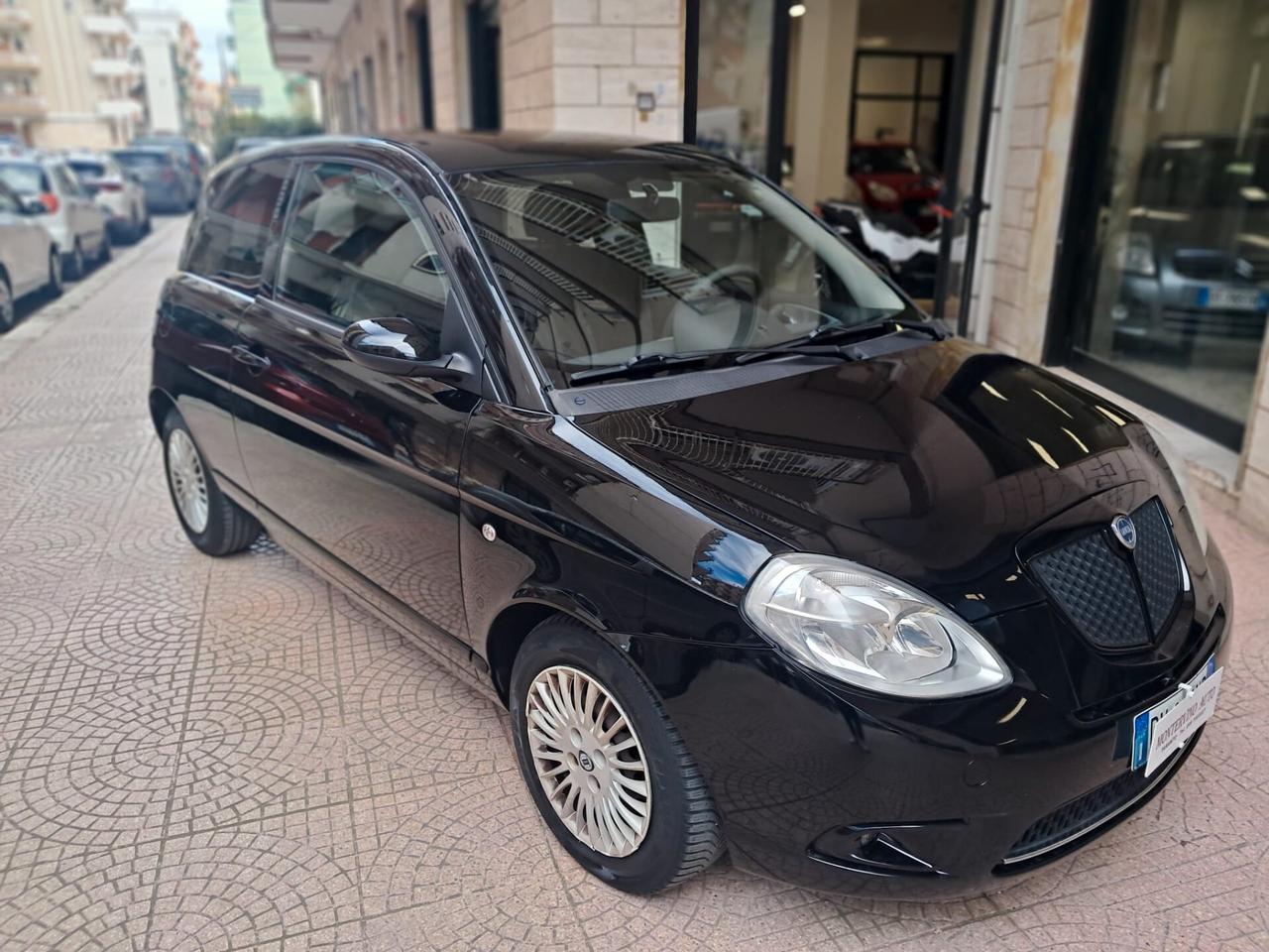 Lancia Ypsilon 1.3 MJT 75 CV MomoDesign-Euro4690