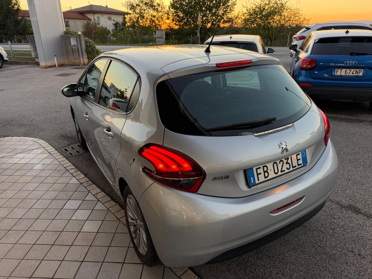 Peugeot 208 1.2 Benzina Neopatentati