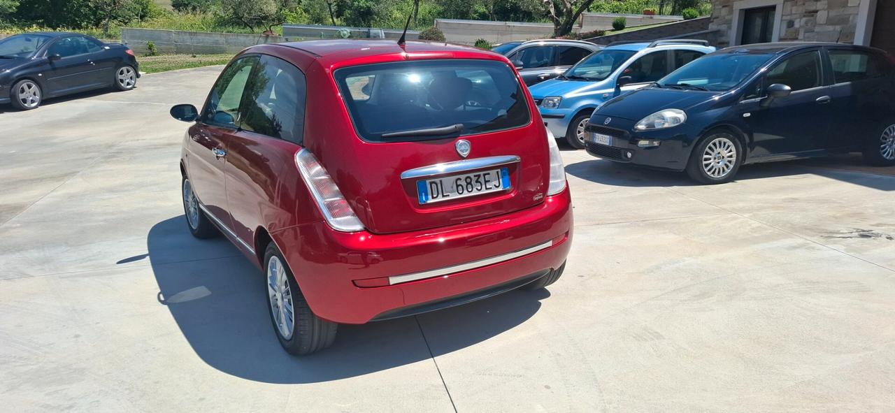 Lancia Ypsilon 1.3 MJT 75 CV Argento