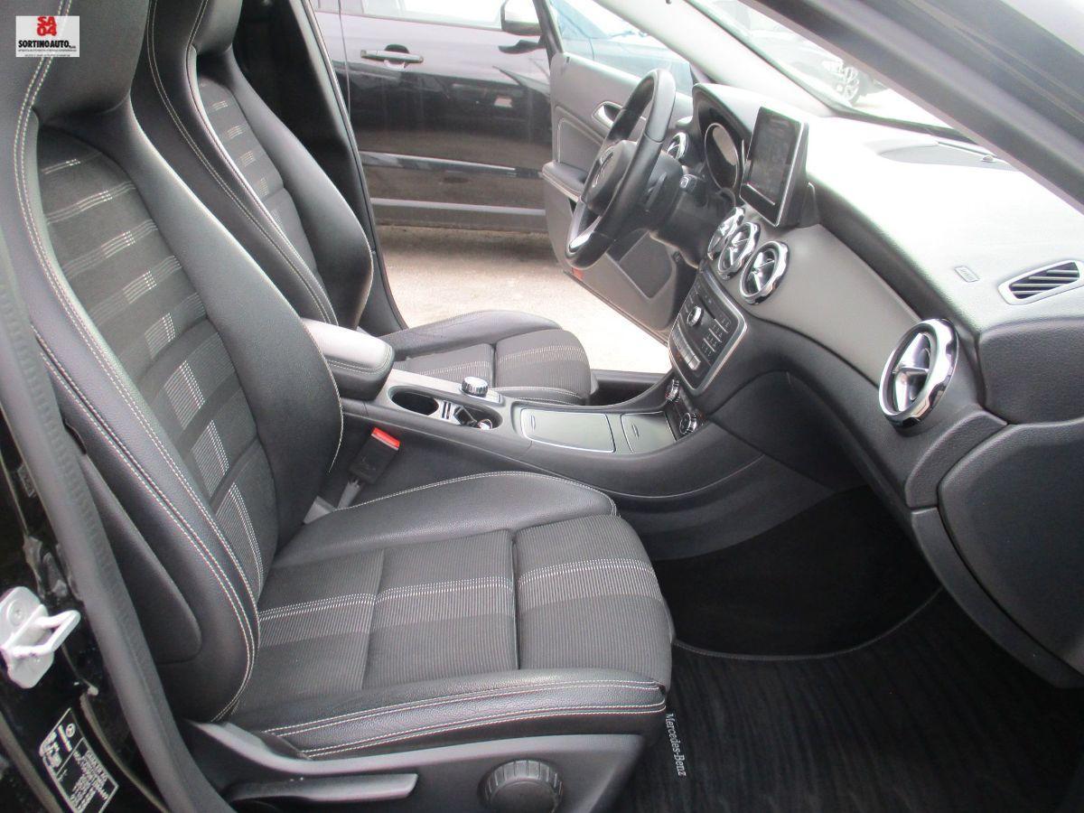 MERCEDES GLA 200 d Automatic Premium-2017
