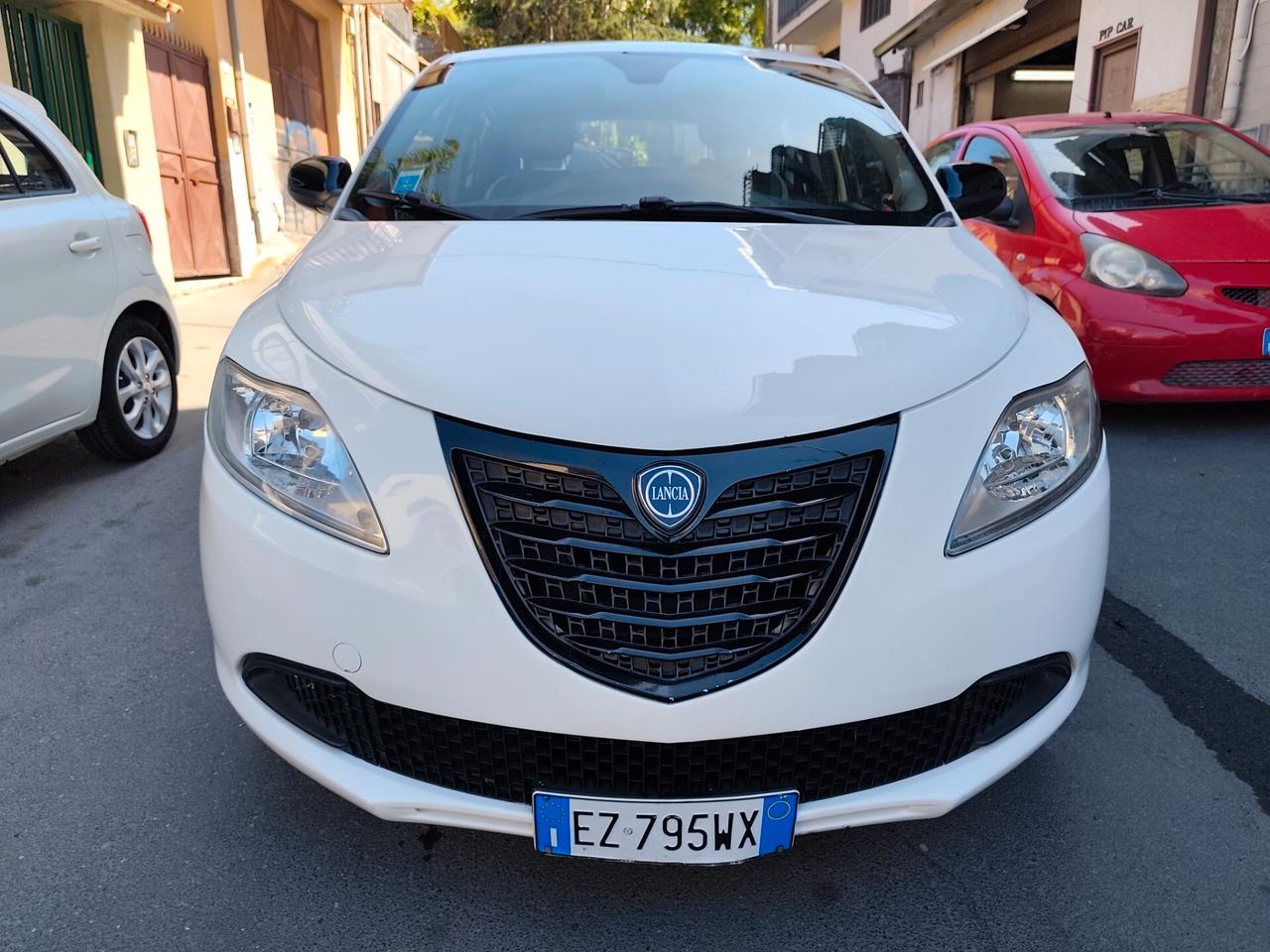 Lancia Ypsilon 1.2 69 CV 5 porte 2015