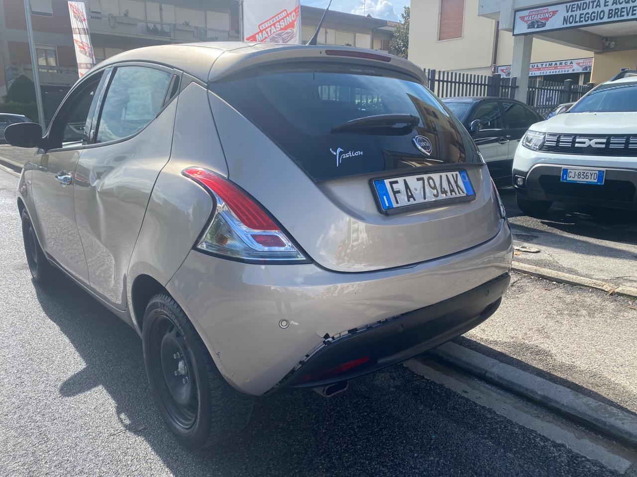 Lancia Ypsilon 1.2 69 CV 5 porte GPL Ecochic Silver