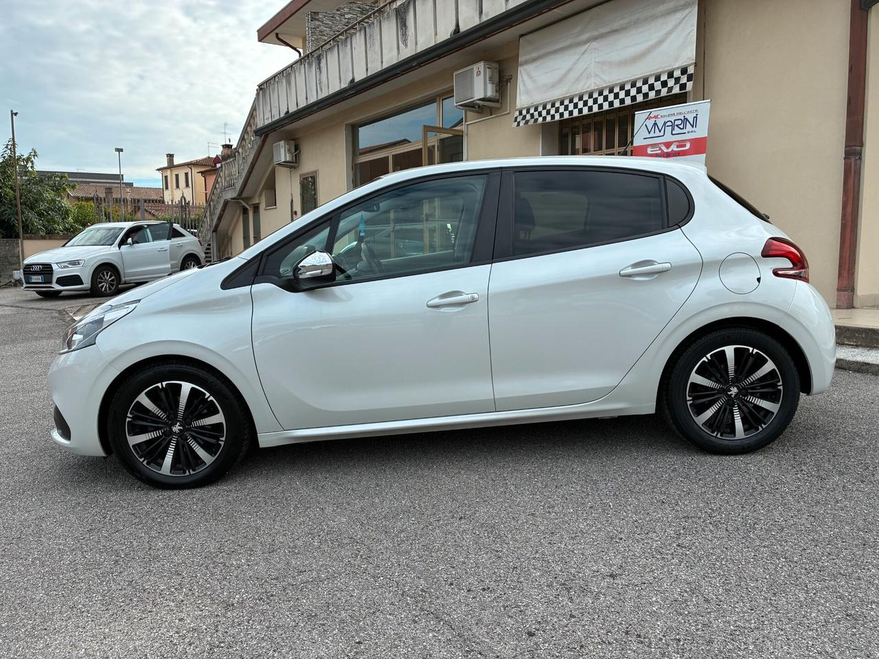 Peugeot 208 BlueHDi 100 S&S Signature