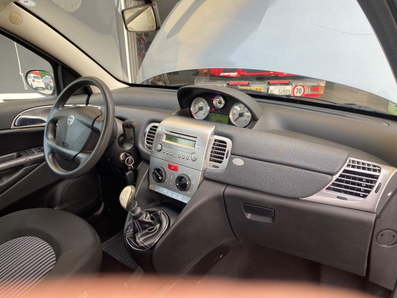 Lancia Ypsilon 1.2 Oro x neo patentati