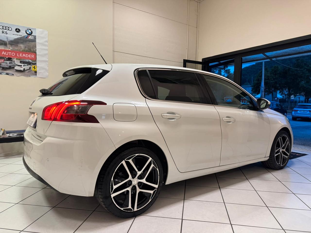 Peugeot 308 BlueHDi 130 S&S SW Allure