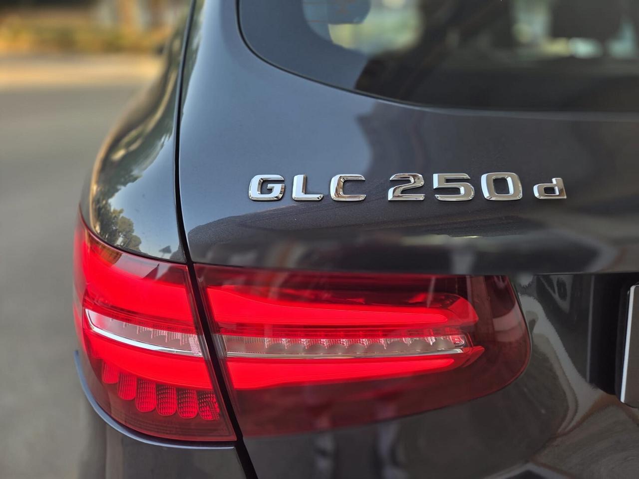 MERCEDES GLC 250 4MATIC PREMIUM + AMG PACK +GANCIO