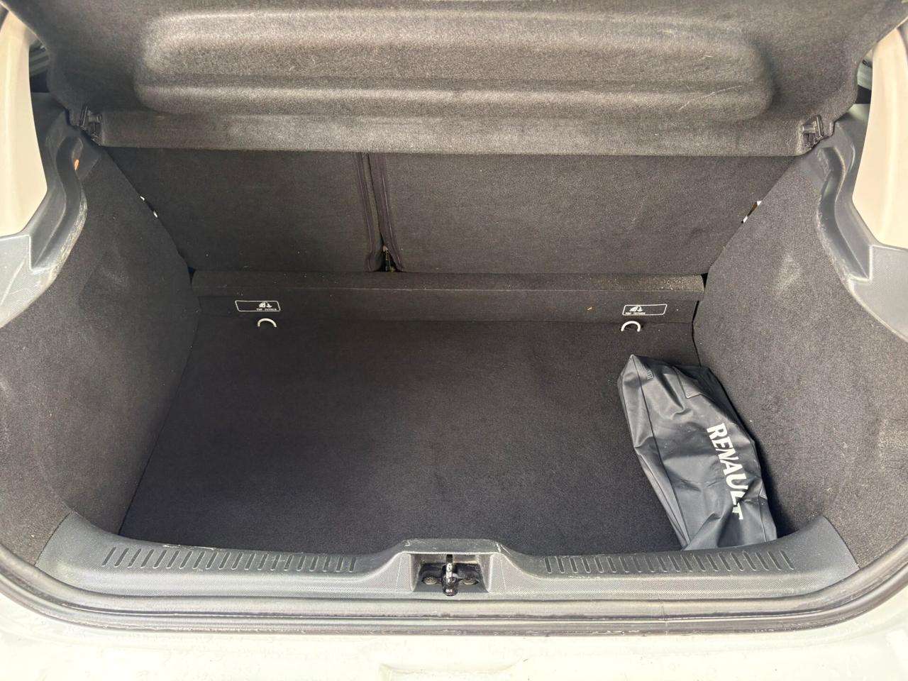 RENAULT CLIO 1.2 Live - 2014