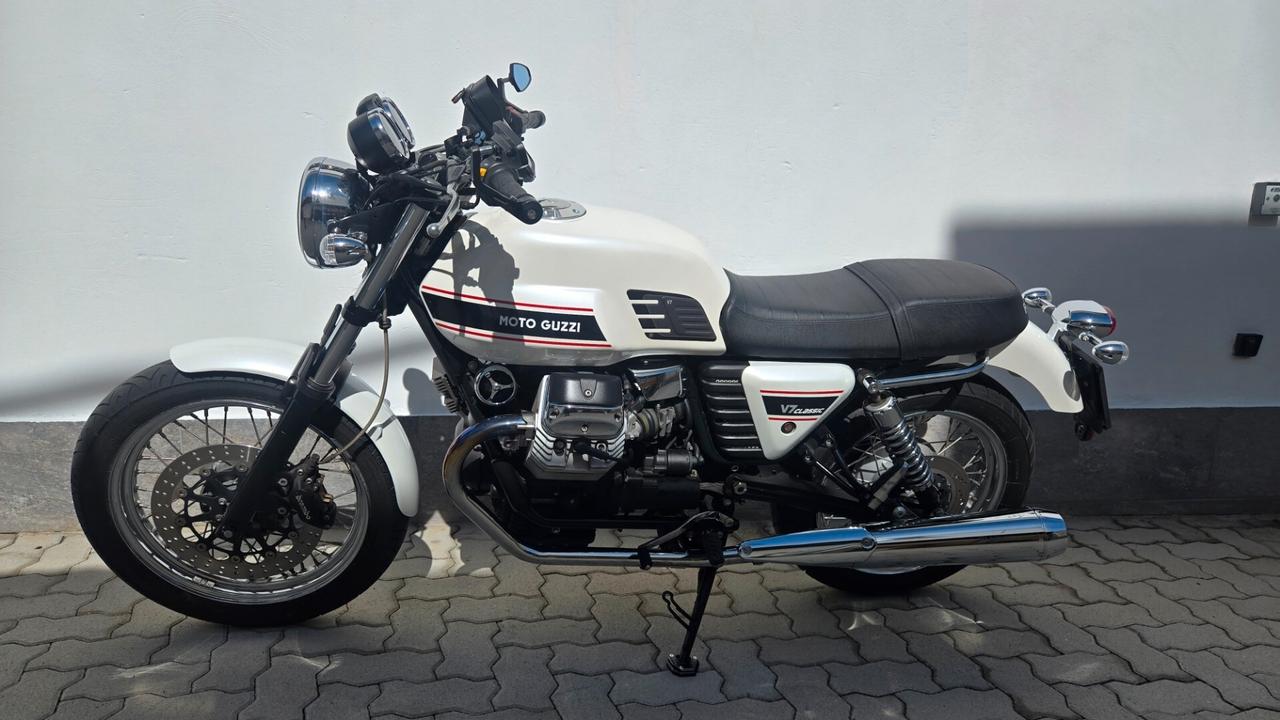 Moto Guzzi V7 SPECIAL