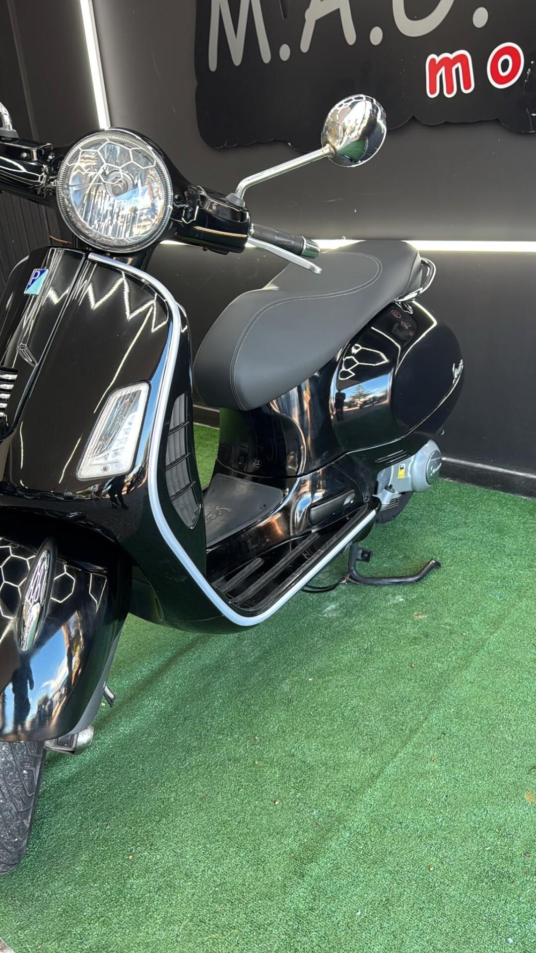Piaggio Vespa 300 GTS