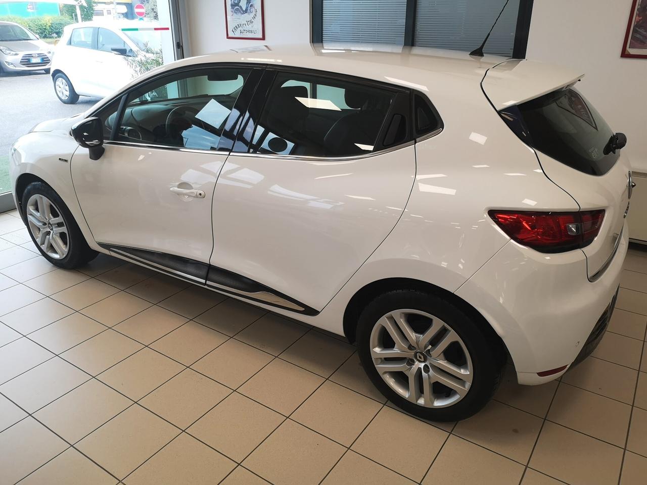 Renault Clio 1.2 75 CV 5 porte Duel