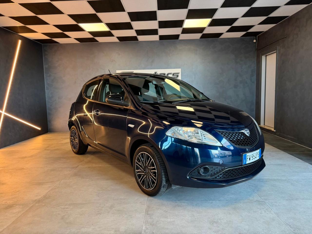 Lancia Ypsilon 1.2 69 CV 5 porte S&S Platinum