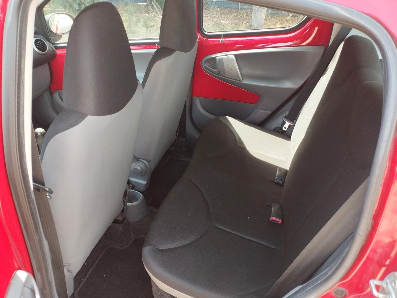 Toyota Aygo 1.0 12V VVT-i 5 porte Sol Connect Red Edition