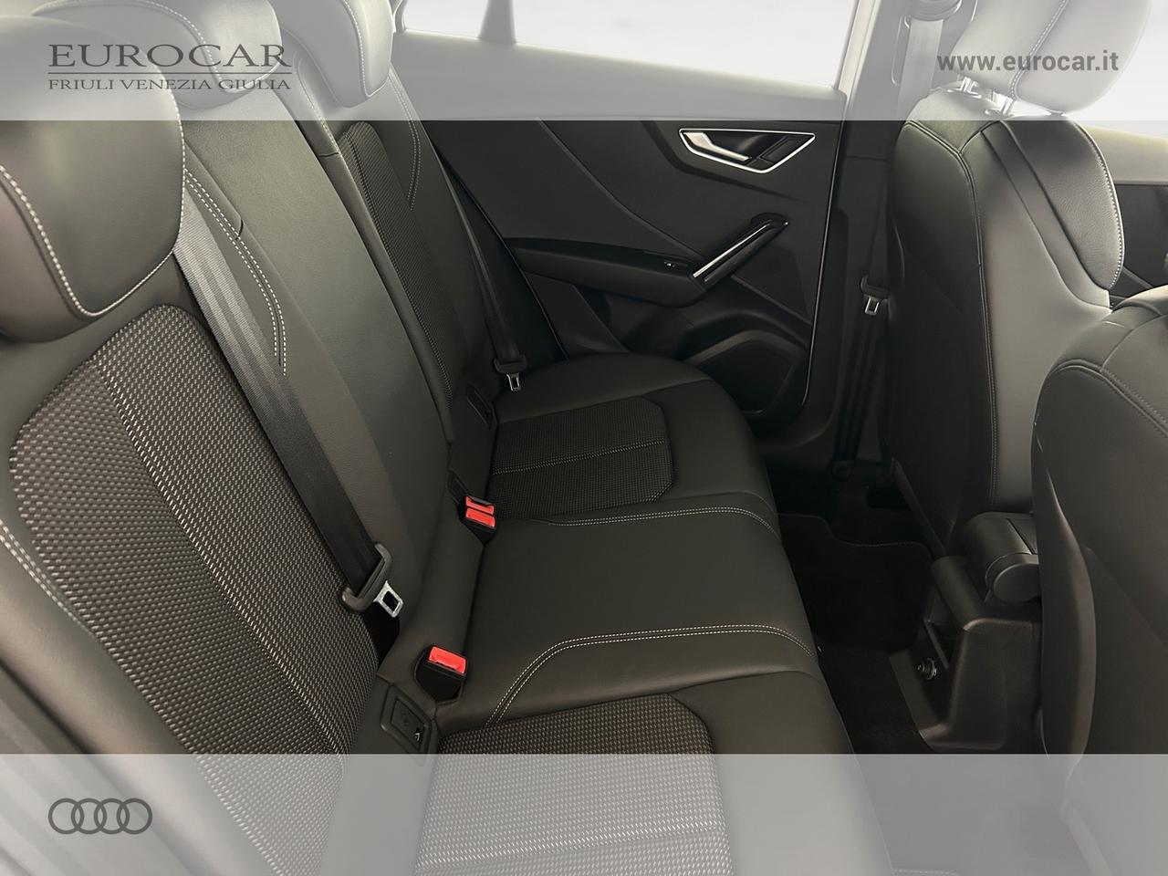 Audi Q2 35 1.5 tfsi identity black s-tronic