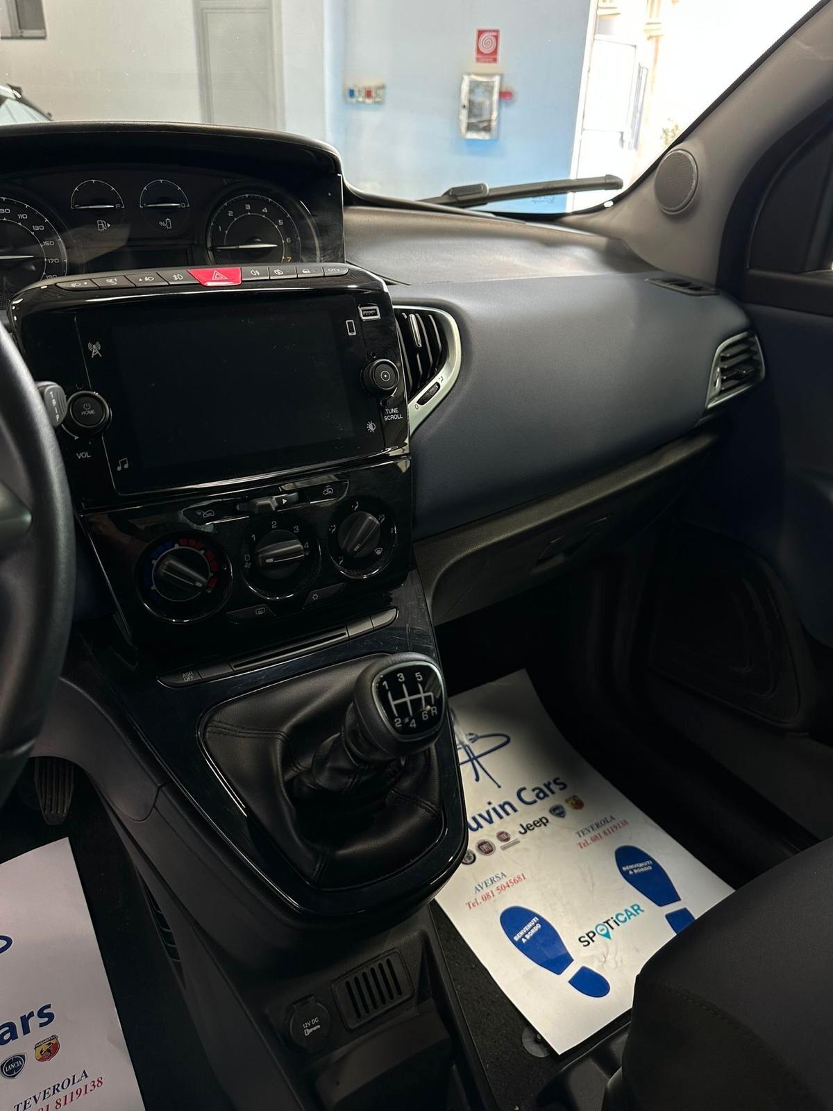 Lancia Ypsilon 1.0 FireFly 5 porte S&S Hybrid Platino