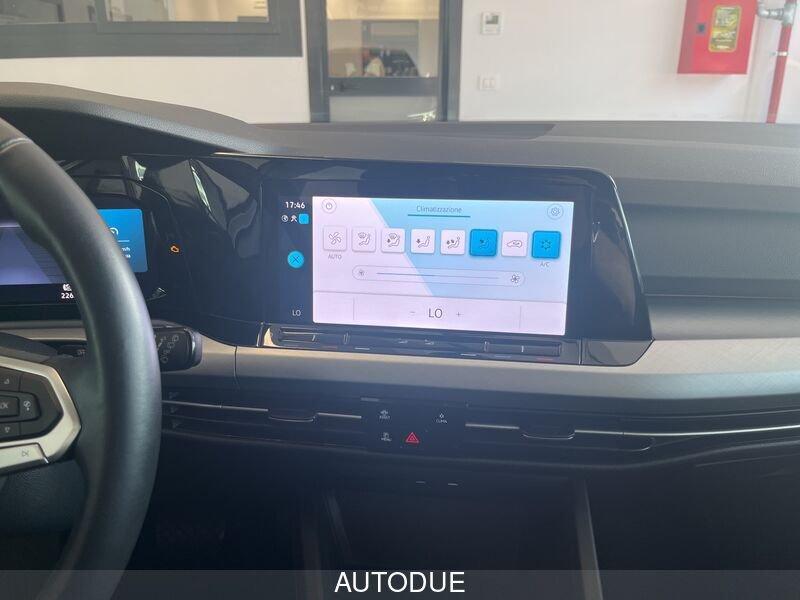 Volkswagen Golf 8 1.0 ETSI EVO LIFE DSG 110 CV