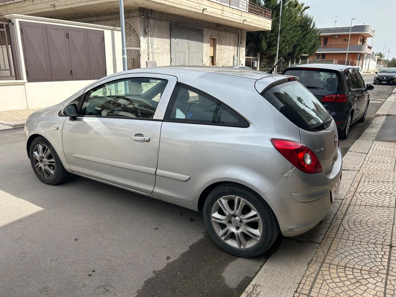 Opel Corsa 1.2 3 porte Club