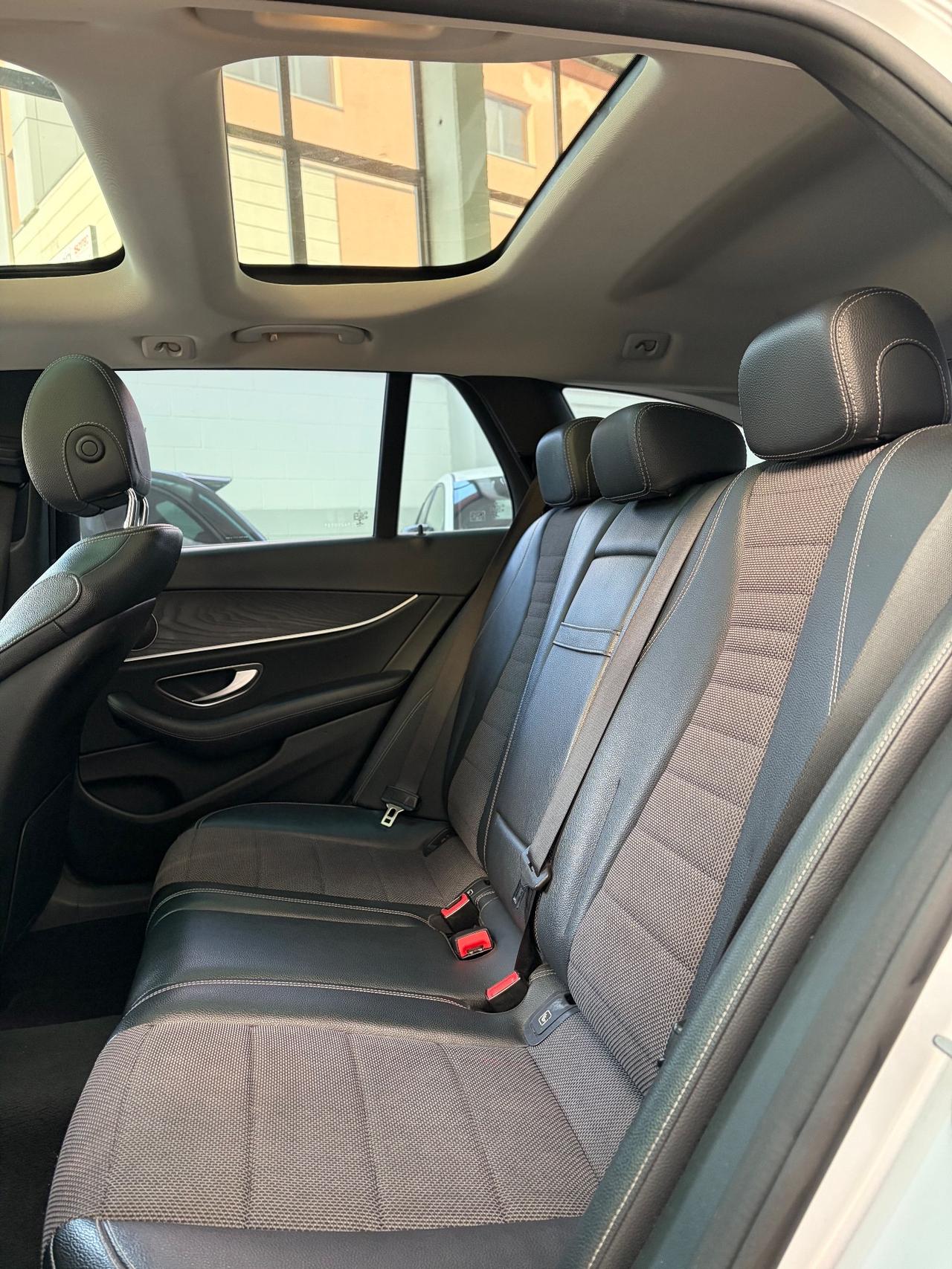 Mercedes-benz E 220 4 Matic Premium Plus