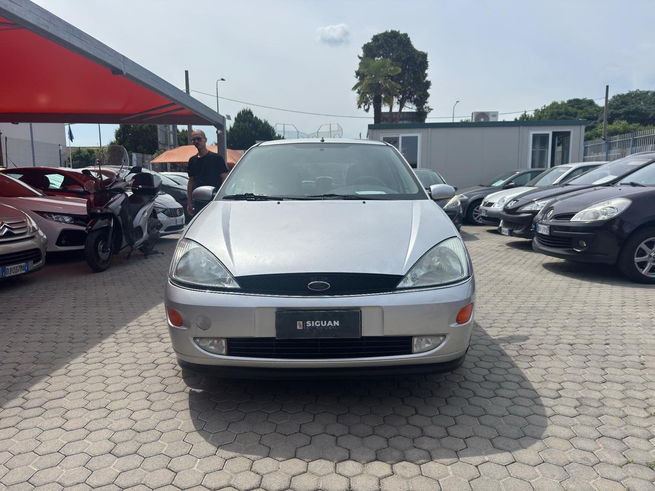 Ford Focus ADATTA A NEOPATENTATI 1.6i 16V cat 5p. Ghia