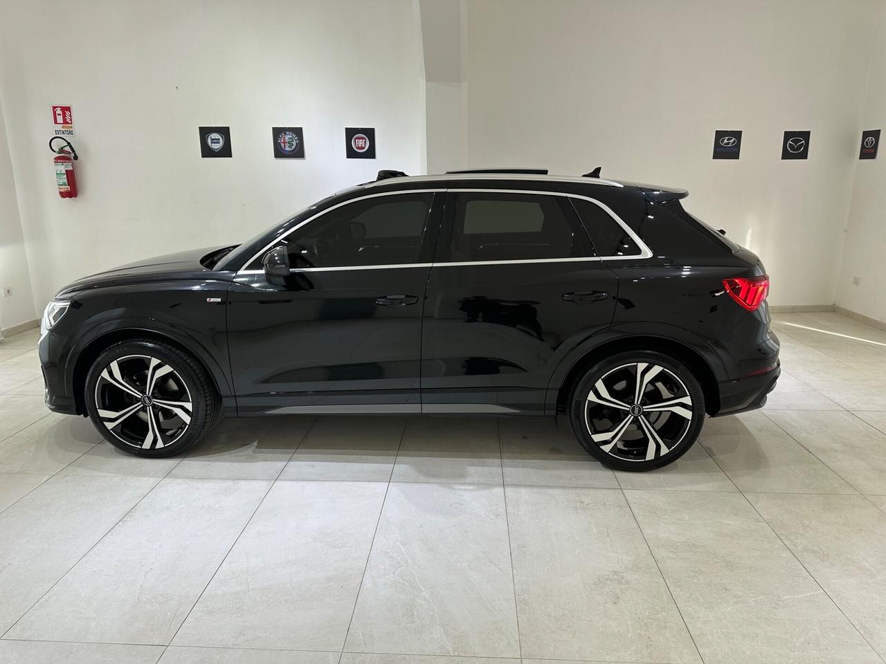 Audi Q3 2.0 TDI 150 CV S tronic S line Edition TOTAL BLACK CON TETTO