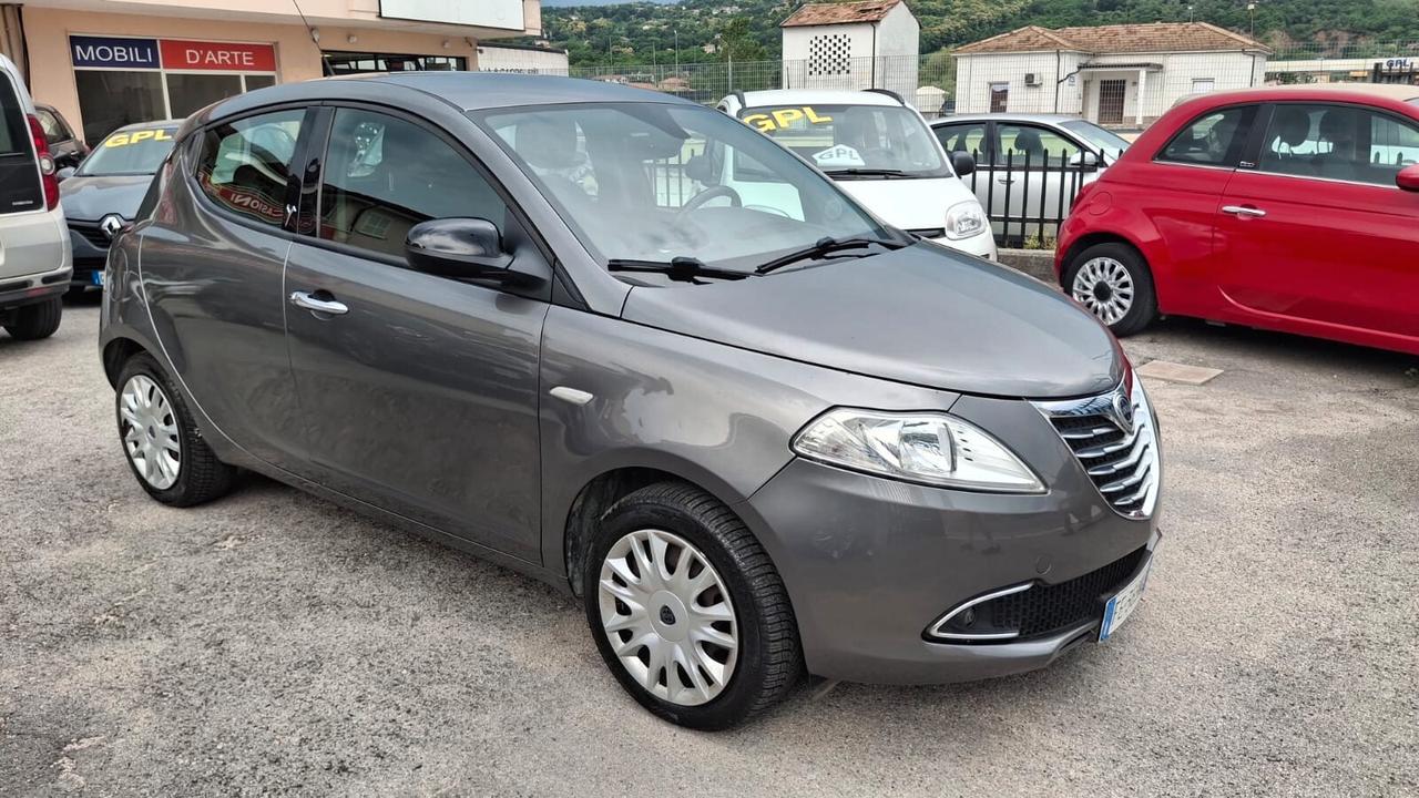 Lancia Ypsilon 1.2 69 CV 5 porte Gold