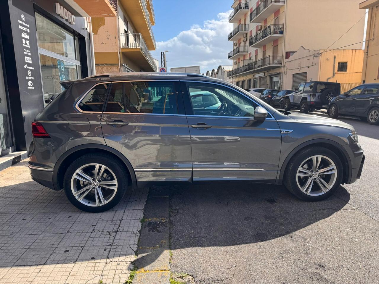 Volkswagen Tiguan 2.0 TDI SCR DSG 4MOTION R-Line TUA DA 305€