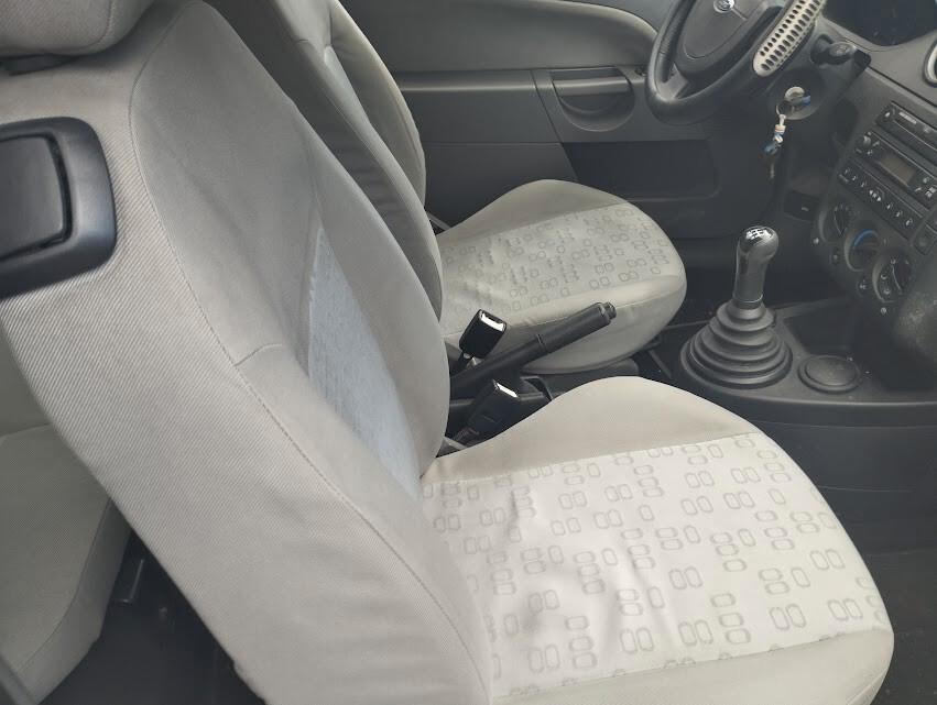Ford Fiesta 1.2 16V 3p. Ambiente