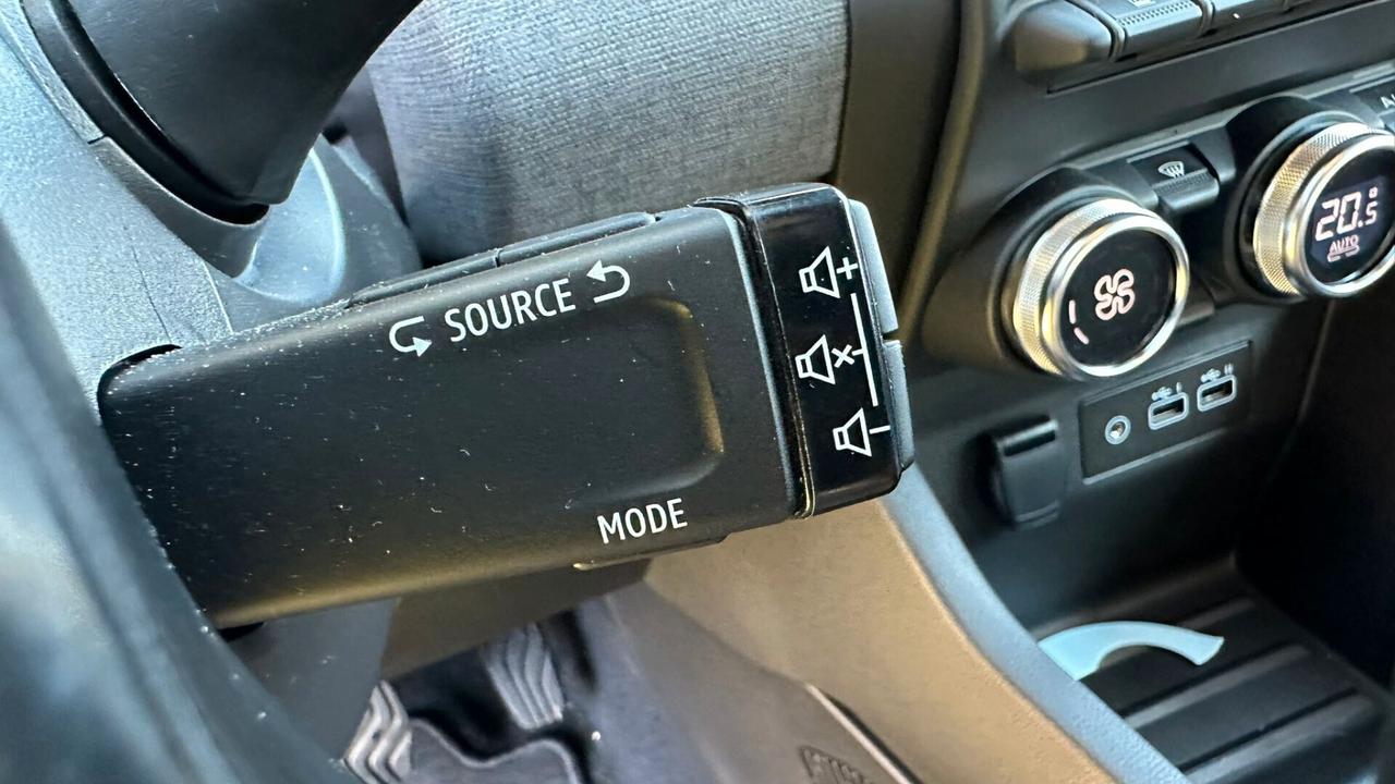 Renault Clio TCe 90 CV 5 porte Evolution 2025 solo 9.400KM LEGGI TESTO