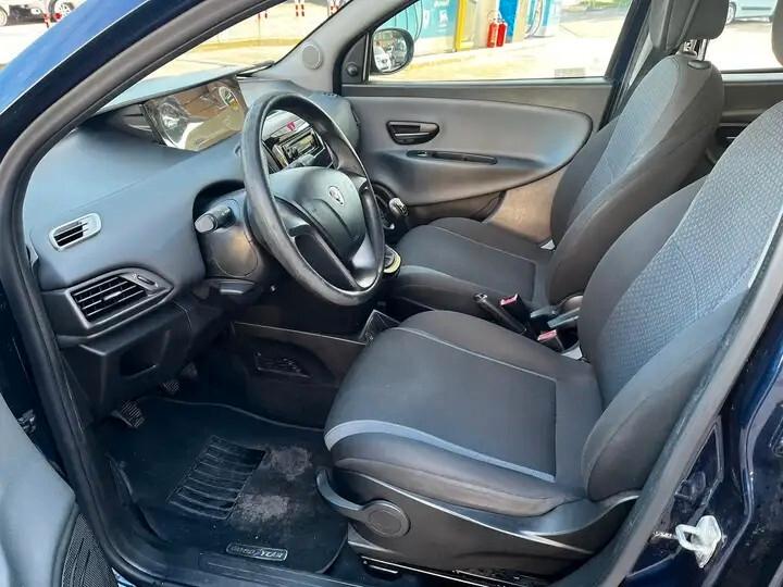 Lancia Ypsilon 1.2 Silver