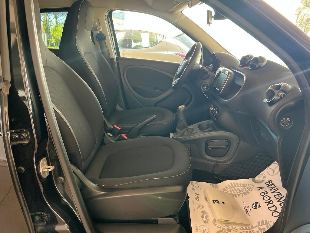 Smart Forfour 1.0 71 CV Total Black 30.000KM!