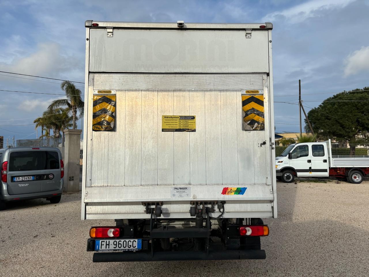 Peugeot Boxer con cassa in alluminio e sponda idraulica