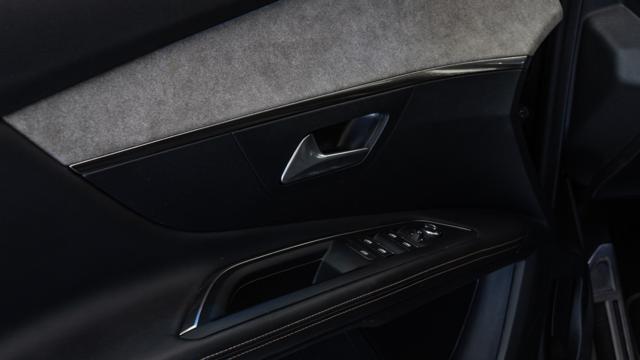 PEUGEOT 3008 BlueHDi 130 S&S EAT8 IVA UNIPRO