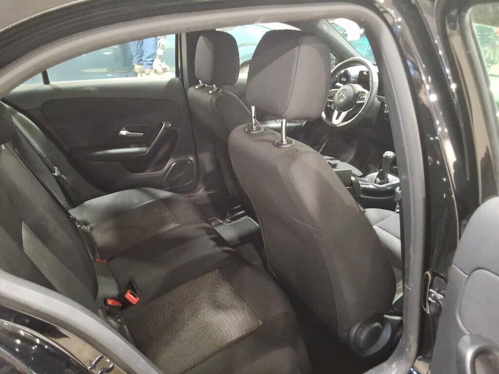 MERCEDES-BENZ A 180D 116CV 6M. BUSINESS SOLUTION ( FARI LED - NAVI PREMIUM - CRUISE - PARK ASSISTANT ) CC. 1.950