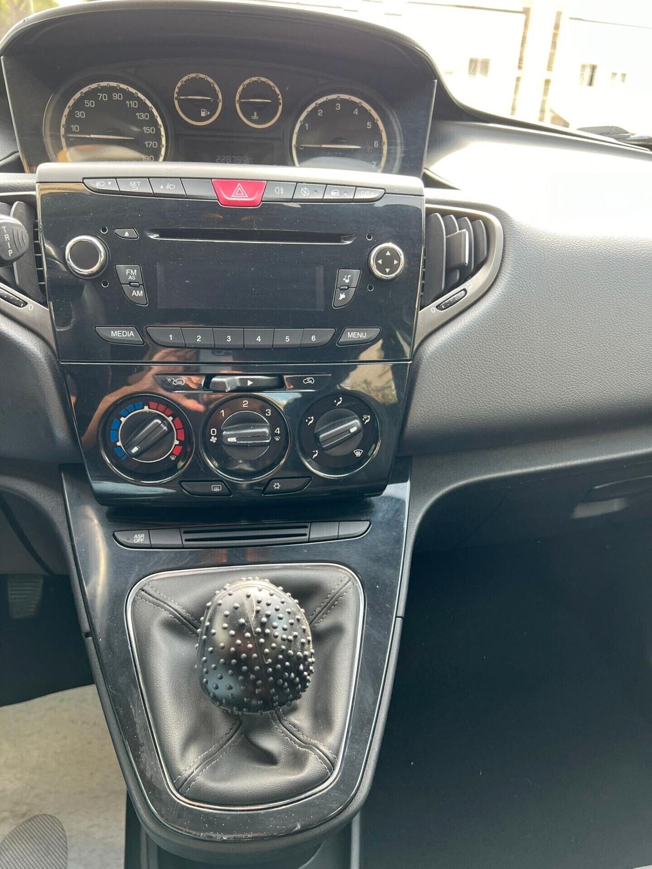 Lancia Ypsilon 1.2 69 CV 5 porte GPL Ecochic Silver