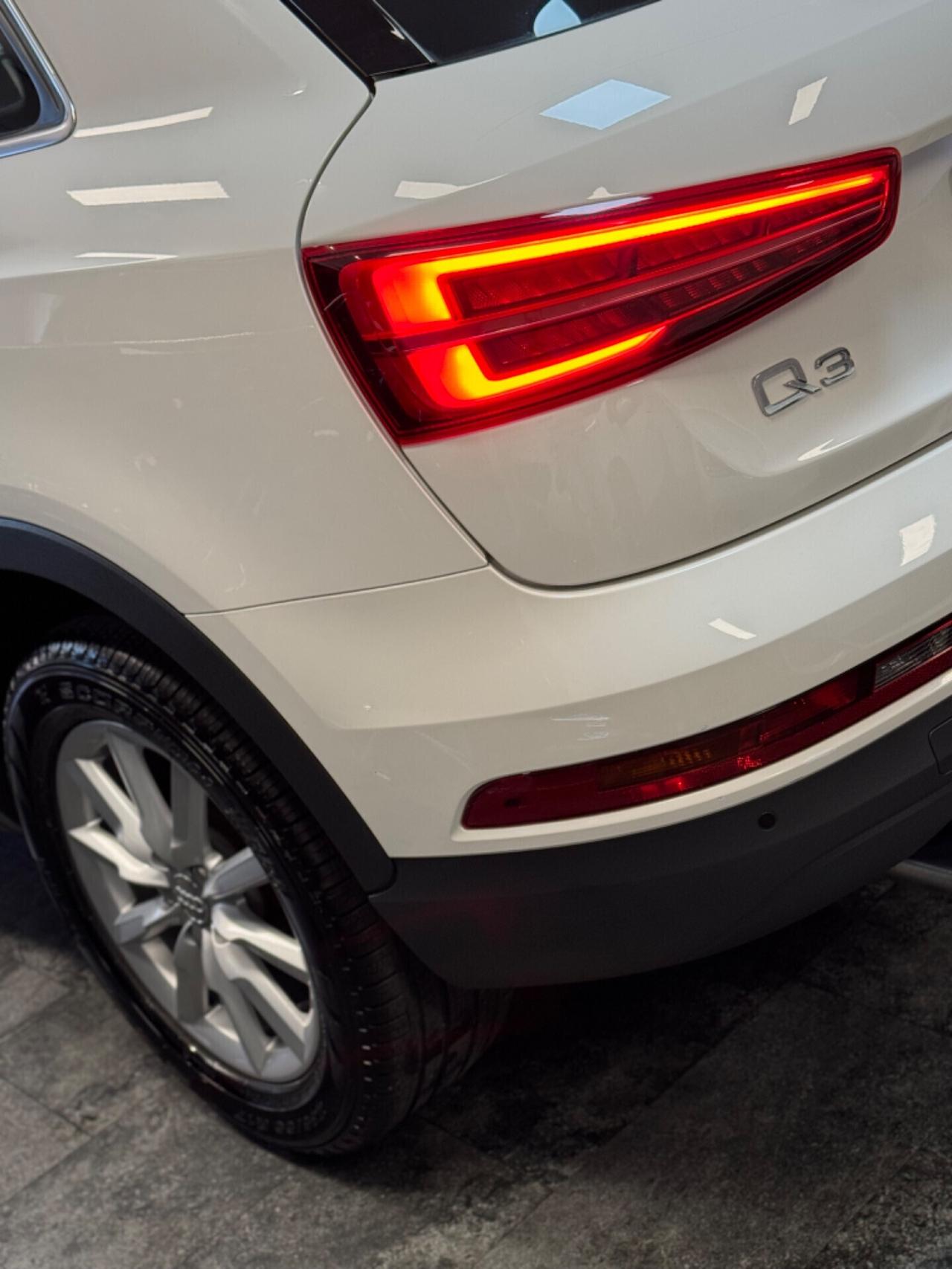 Audi Q3 2.0 TDI 120 CV Sport