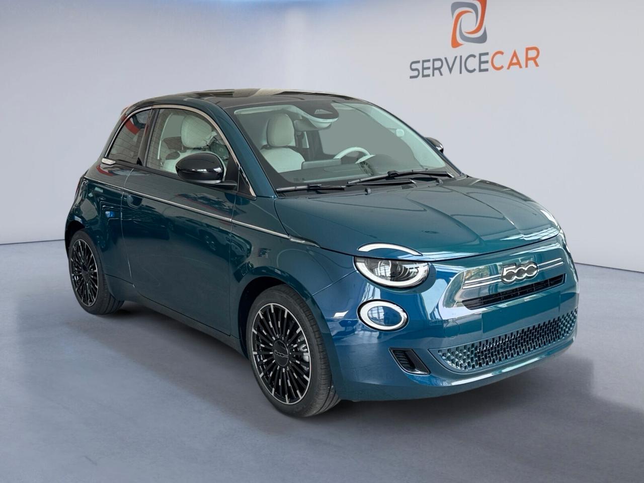Fiat 500 Berlina Hybrid La Prima