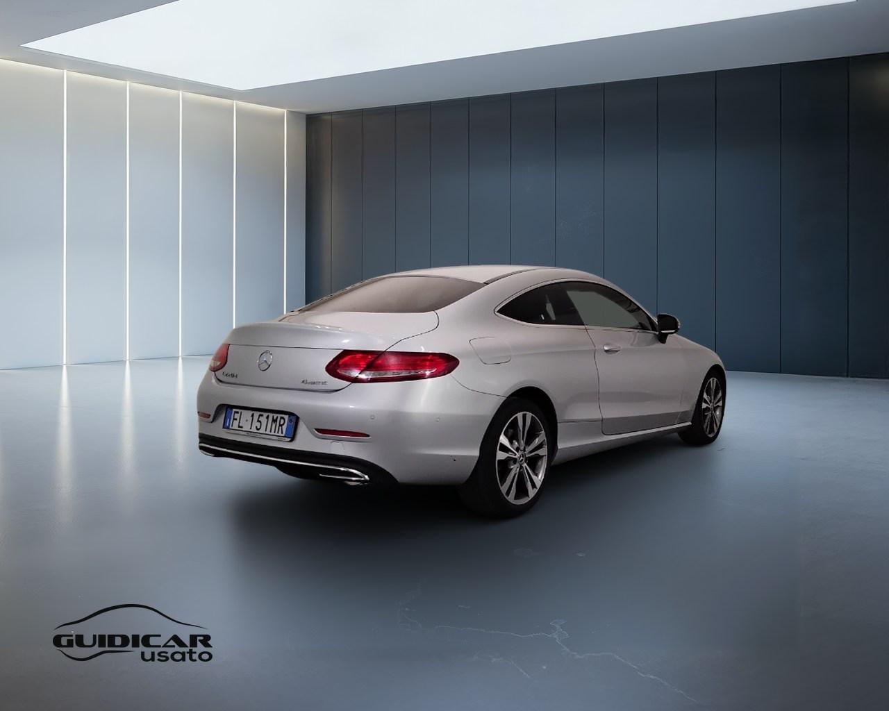 Mercedes-Benz Classe C-C205 2016 Coupe - C Coupe 220 d Sport 4matic auto