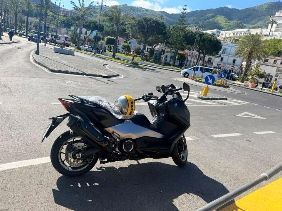 Yamaha TMAX 560 BLACK MAXT 25 Th Anniversary 0 SINISTRI PERMUTE SH350 SPORT