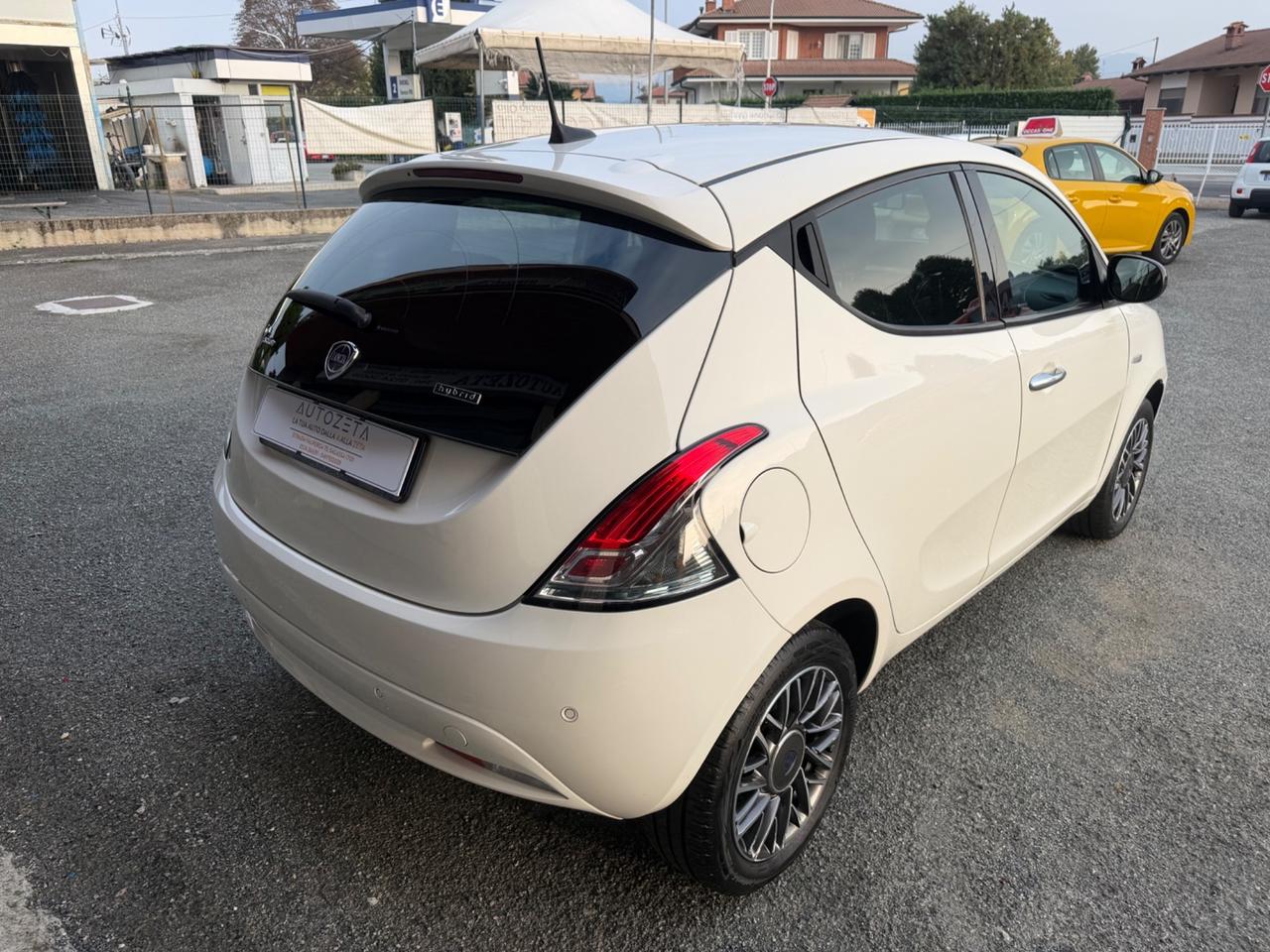 Lancia Ypsilon 1.0 5 porte Hybrid Gold