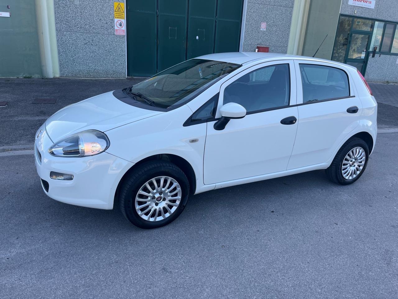 Fiat Punto 2017 1.4 8V 5 porte Natural Power Street