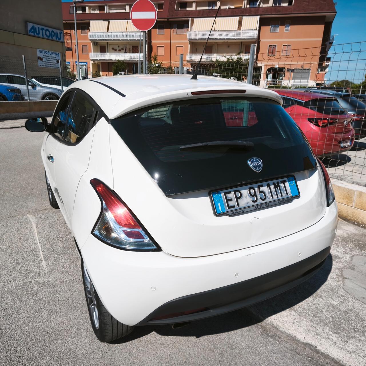 Lancia Ypsilon 1.3 MJT 16V 95 CV 5 porte S&S Silver