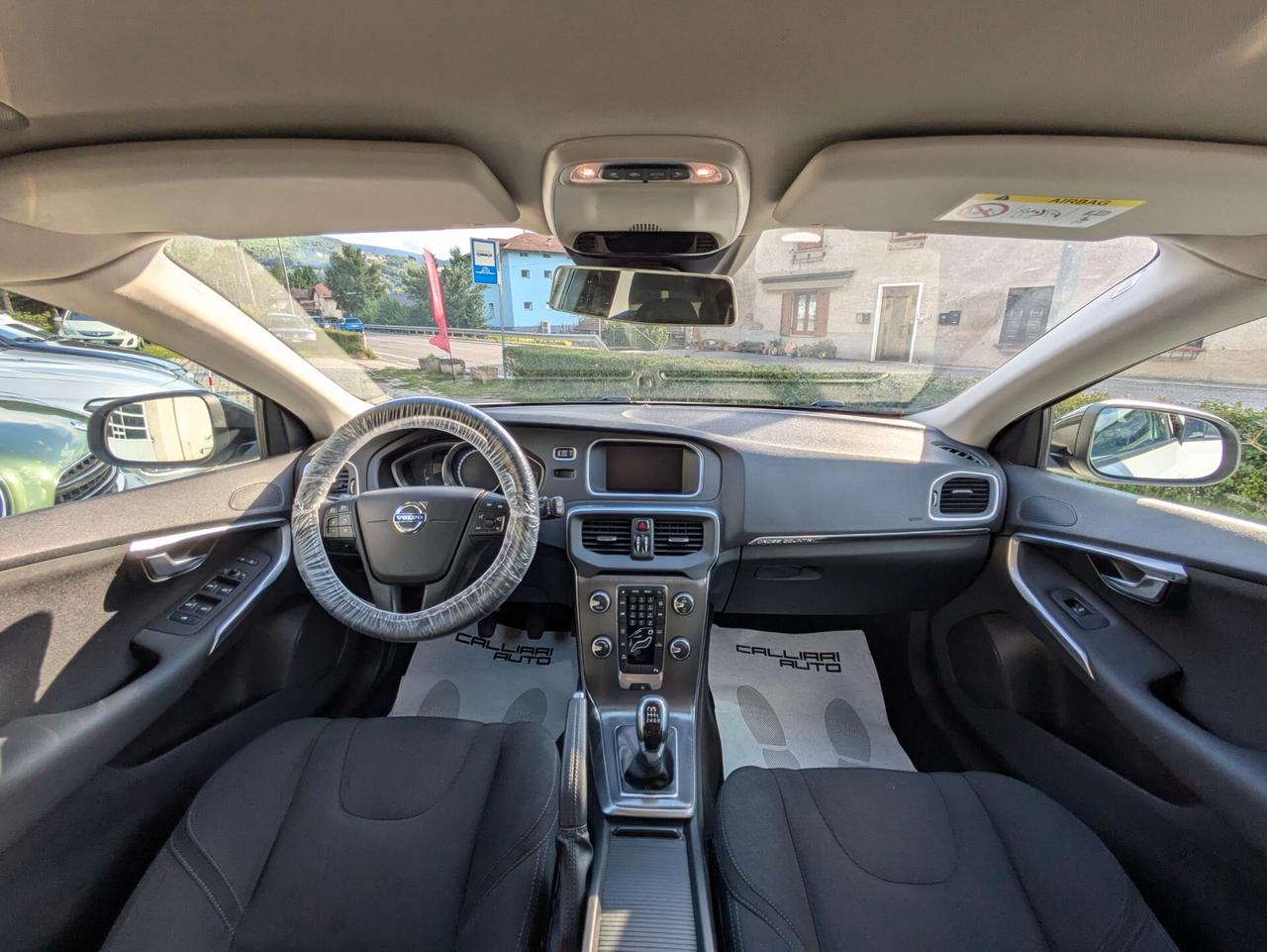 VOLVO V40 CROSS COUNTRY D2 MOMENTUM