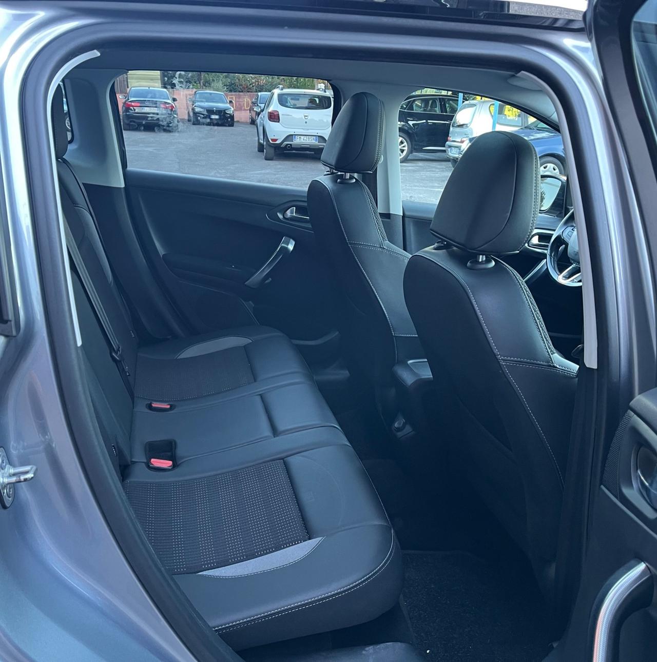Peugeot 2008 BlueHDi 100 Allure-km192000-